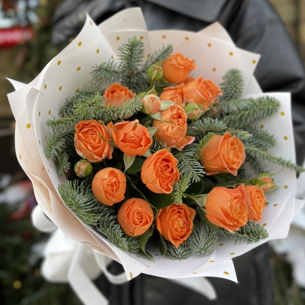 Зимний букет из 3 кустовых оранжевых роз