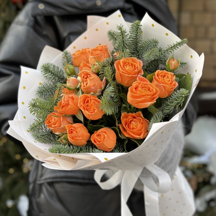 Зимний букет из 3 кустовых оранжевых роз