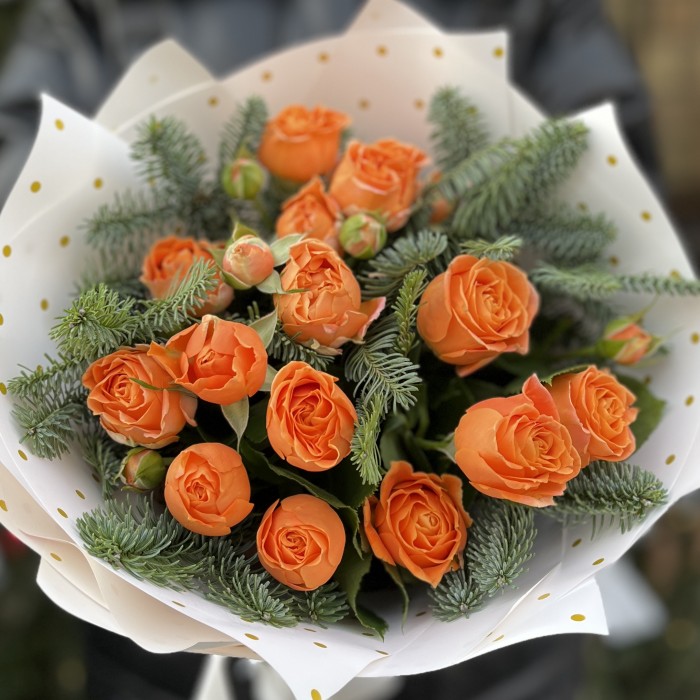 Зимний букет из 3 кустовых оранжевых роз