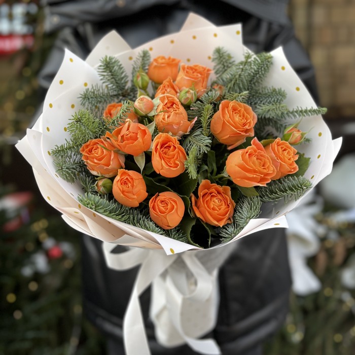 Зимний букет из 3 кустовых оранжевых роз