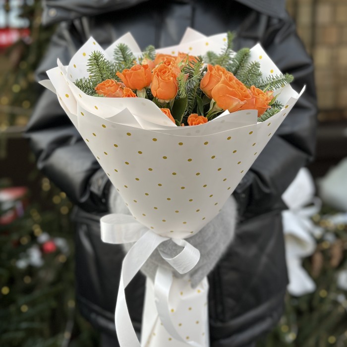 Зимний букет из 3 кустовых оранжевых роз