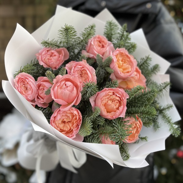 Зимний букет из 3 кустовых пионовидных роз Джульетта