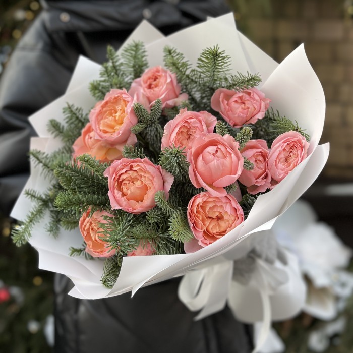 Зимний букет из 3 кустовых пионовидных роз Джульетта