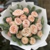 Зимний букет из 5 кустовых пионовидных роз Джентл Тренсеттер