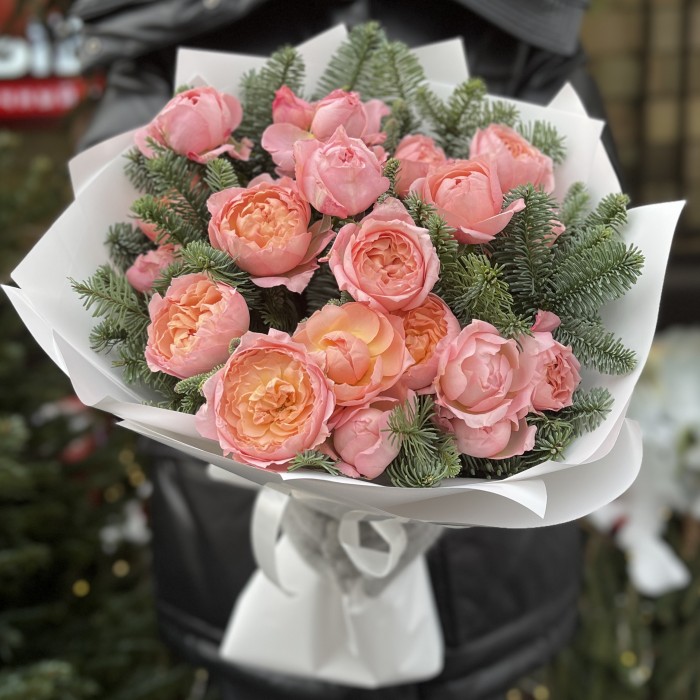 Зимний букет из 5 кустовых пионовидных роз Джульетта