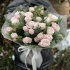 Зимний букет из 5 кустовых пионовидных роз Энджел Бомбастик