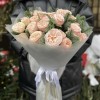 Зимний букет из 7 кустовых пионовидных роз Джентл Тренсеттер