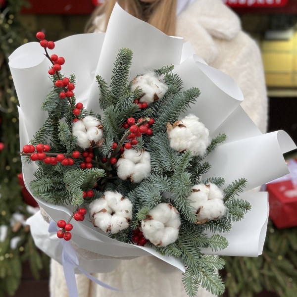 Зимний букет с пушистым нобилисом и хлопком