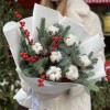 Зимний букет с пушистым нобилисом и хлопком