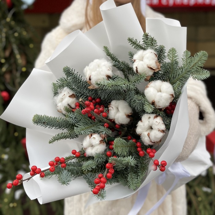 Зимний букет с пушистым нобилисом и хлопком