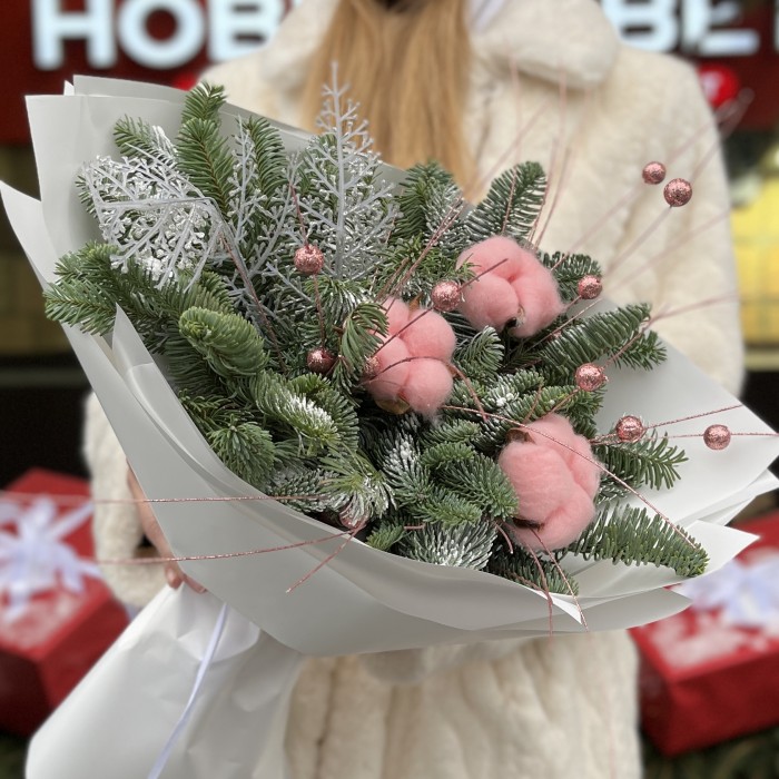 Зимний букет с розовым хлопком
