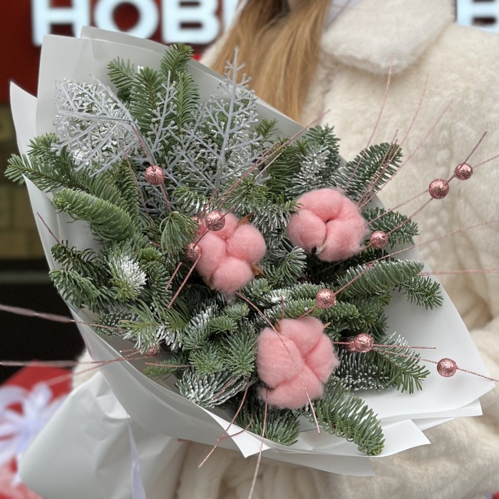 Зимний букет с розовым хлопком