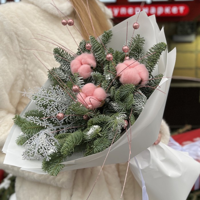 Зимний букет с розовым хлопком