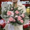 Зимний букет с розовым хлопком и декором