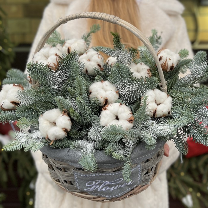 Зимняя композиция Хлопок с нобилисом в корзине