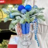 Зимняя настольная композиция синего цвета