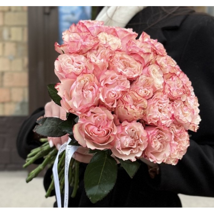 Цветочная симфония пионовидных роз