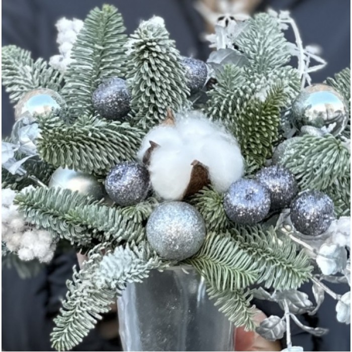 Рождественские цветочные композиции для праздничного декора