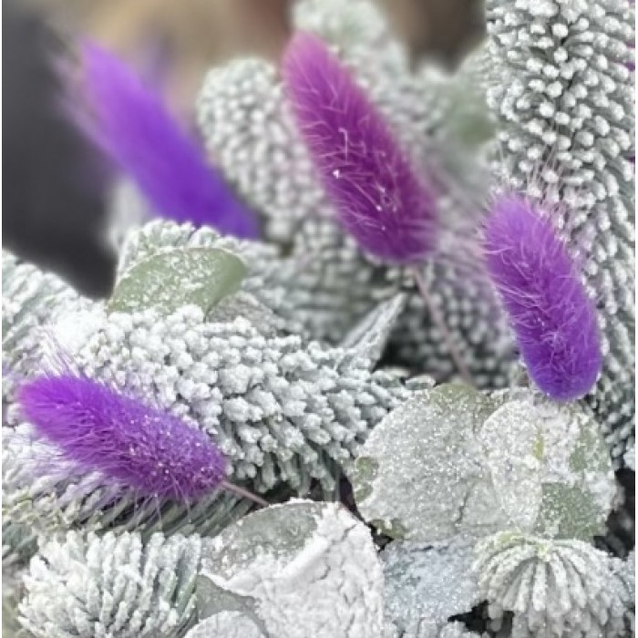 Новогодние букеты в трендах праздничных композиций