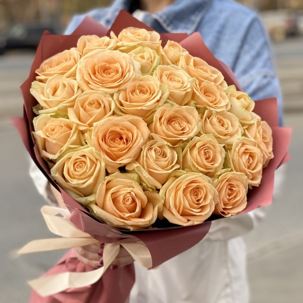 25 роз Пич Аваланш