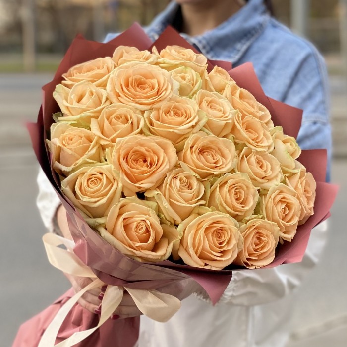 25 роз Пич Аваланш