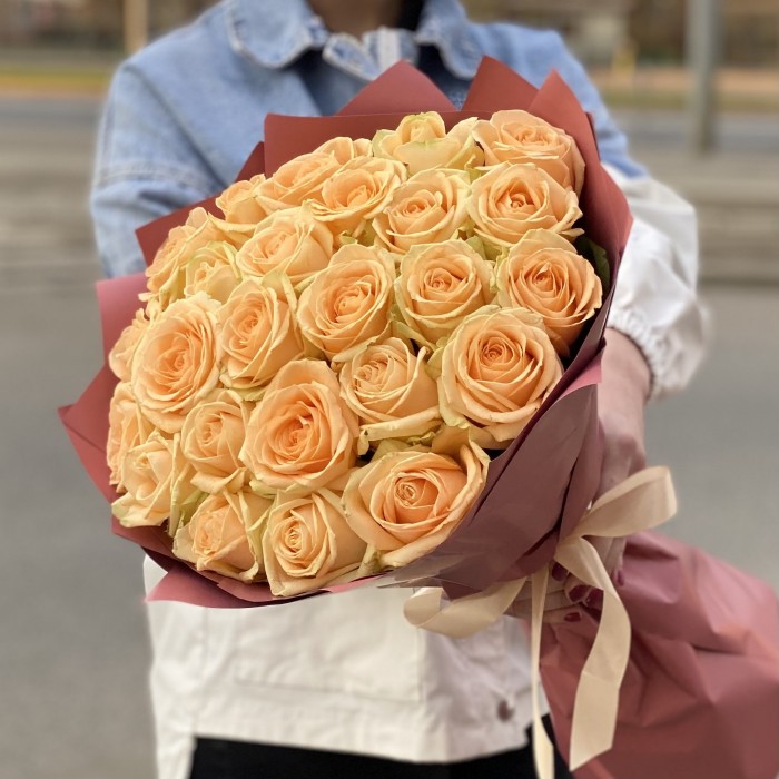 25 роз Пич Аваланш