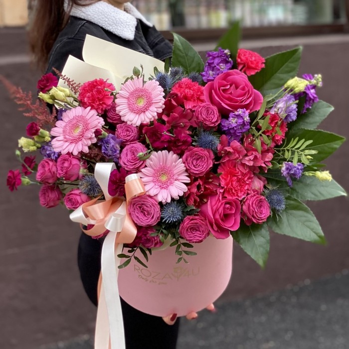 Авторская коробка Летняя красавица с герберами и кустовой розой