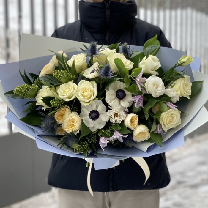 Букет Увлечение с кремовыми анемонами