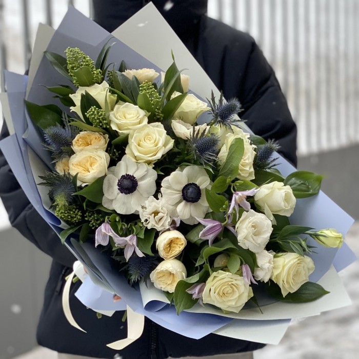 Букет Увлечение с кремовыми анемонами
