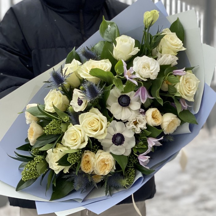 Букет Увлечение с кремовыми анемонами