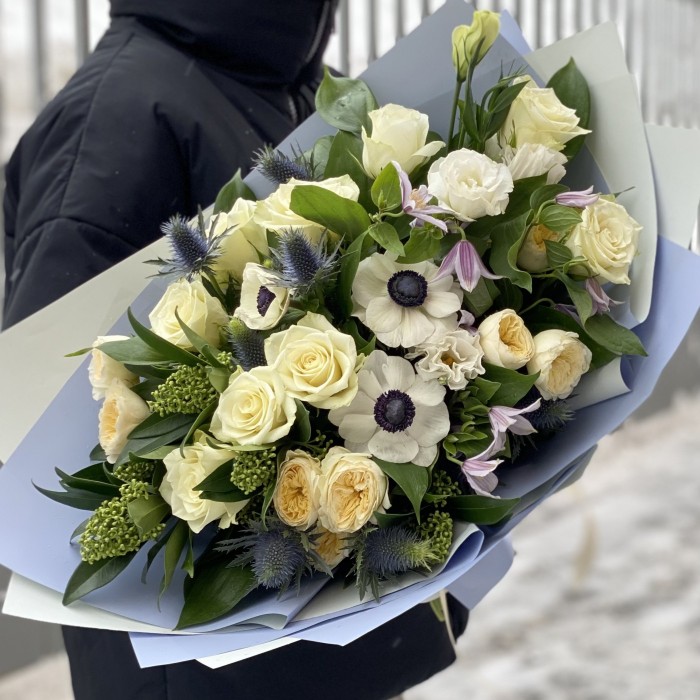 Букет Увлечение с кремовыми анемонами