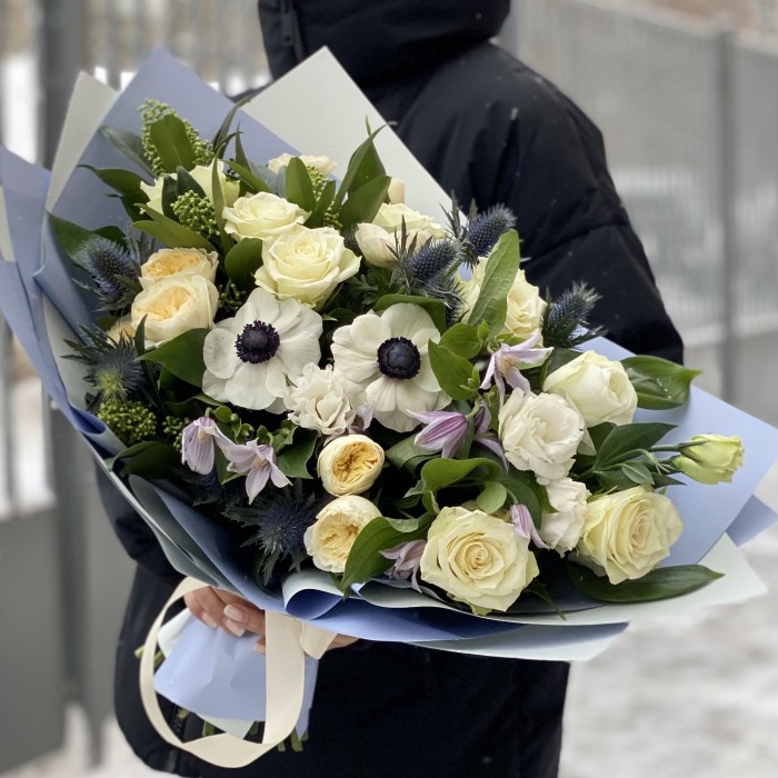 Букет Увлечение с кремовыми анемонами