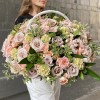 Авторская композиция в корзине с розами Бесконечная любовь