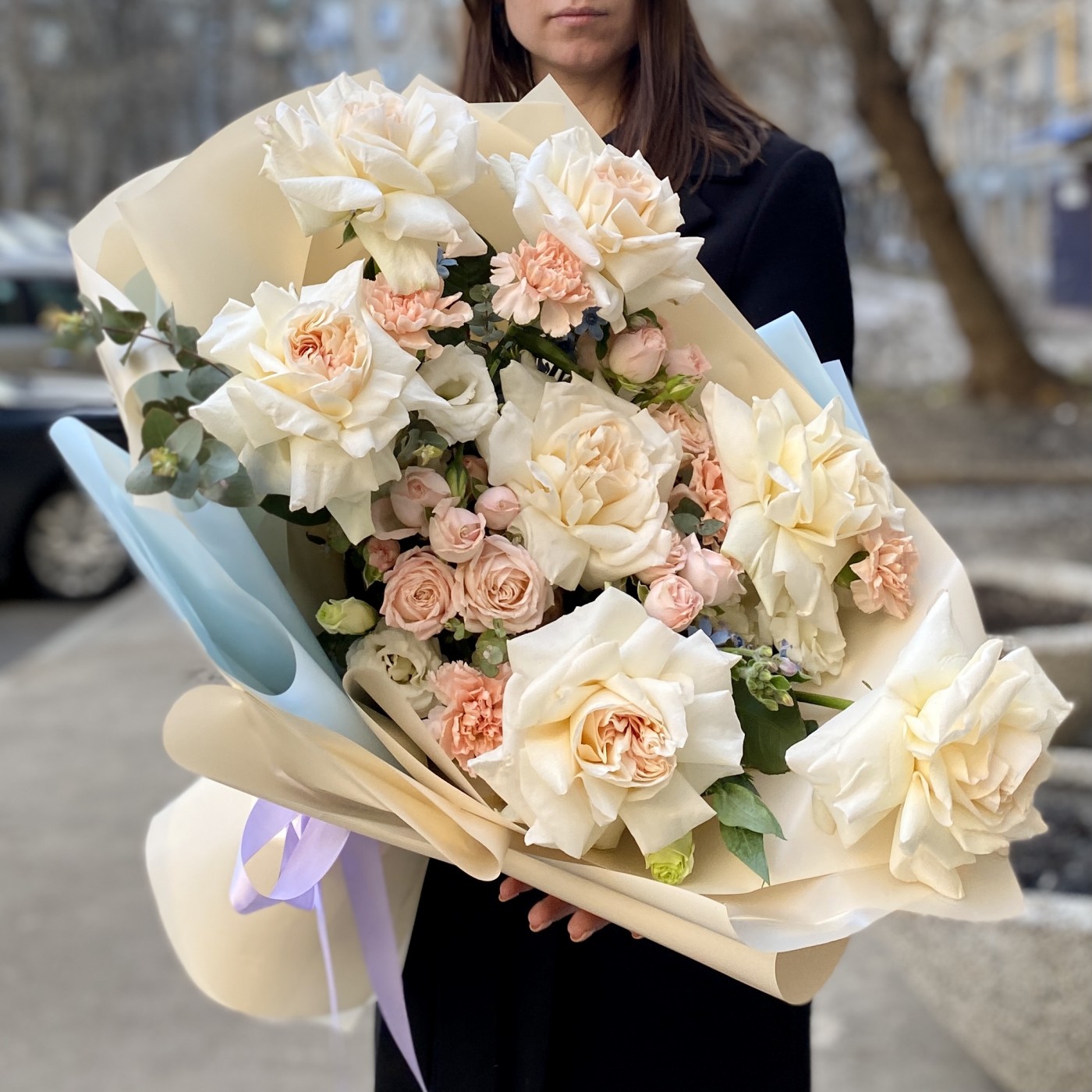 Кремовый свадебный букет заказать с доставкой по Москве и области
