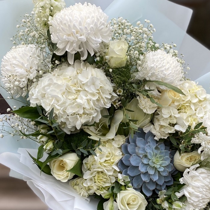 Авторский букет Сказочный лес с гортензией и хризантемой