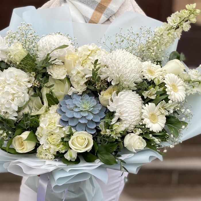 Авторский букет Сказочный лес с гортензией и хризантемой