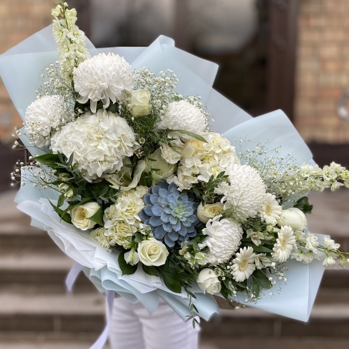 Авторский букет Сказочный лес с гортензией и хризантемой