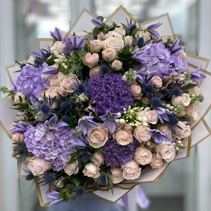 Авторский букет Лунная мелодия с гортензией