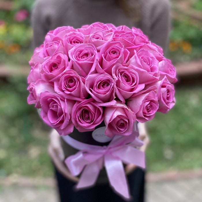 29 розовых роз в коробке