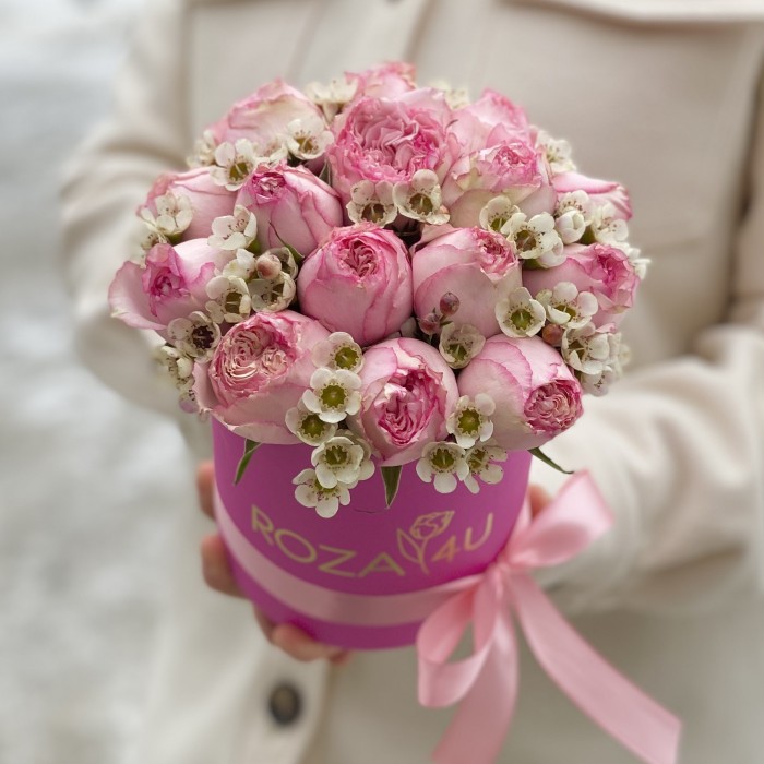 Пинк Блоссом с ваксфлауэром в шляпной коробке