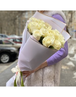15 белых роз Мондиаль 60 см 15 белых роз Мондиаль 60 см