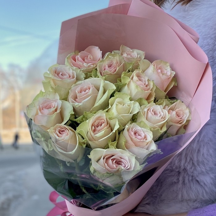 15 розовых роз Пинк Атена  60 см
