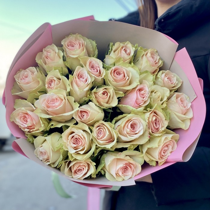 25 розовых роз Пинк Атена 60 см