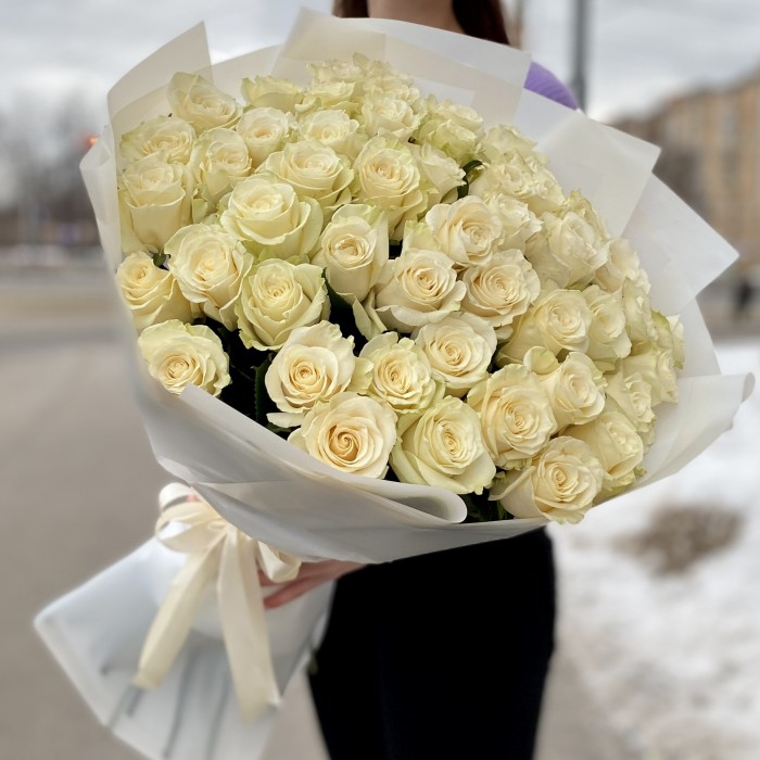 51 белая роза Мондиаль