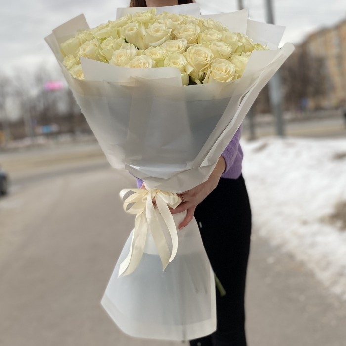 51 белая роза Мондиаль