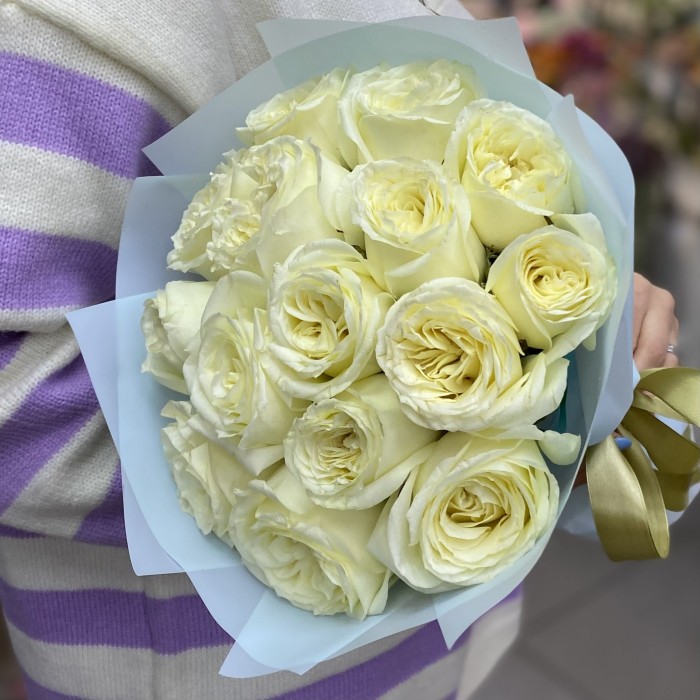 15 пионовидных роз Титан