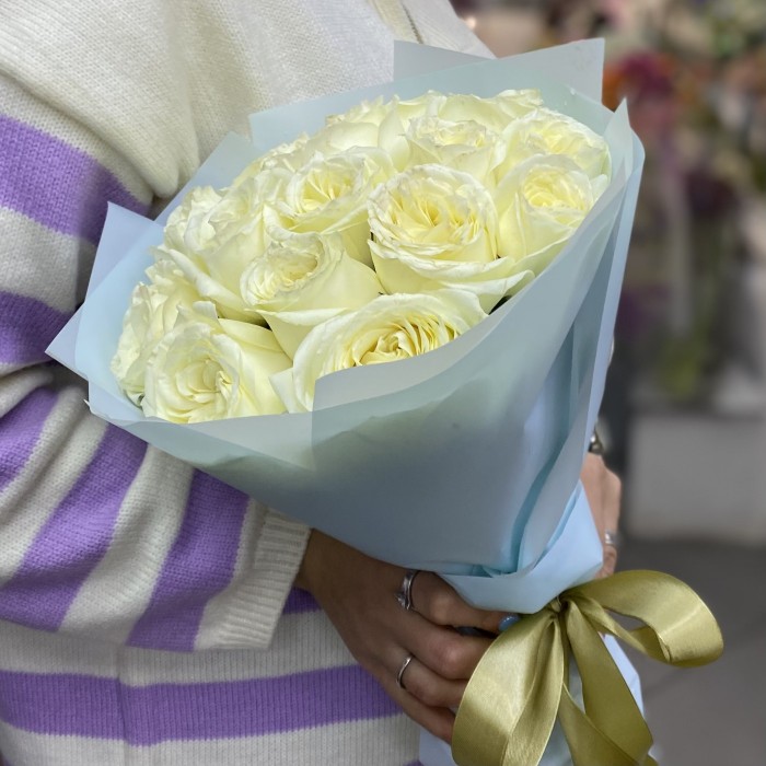 15 пионовидных роз Титан