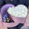 Белые розы в сердце-шкатулке