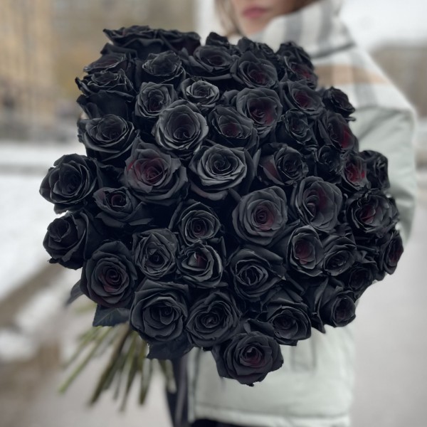 Траурный букет черных роз