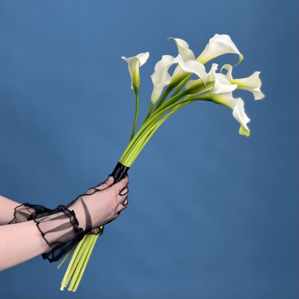 Траурный Букет из 10 белых калл